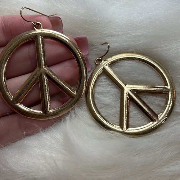 Gold piece sign earrings - Picture 4 of 4